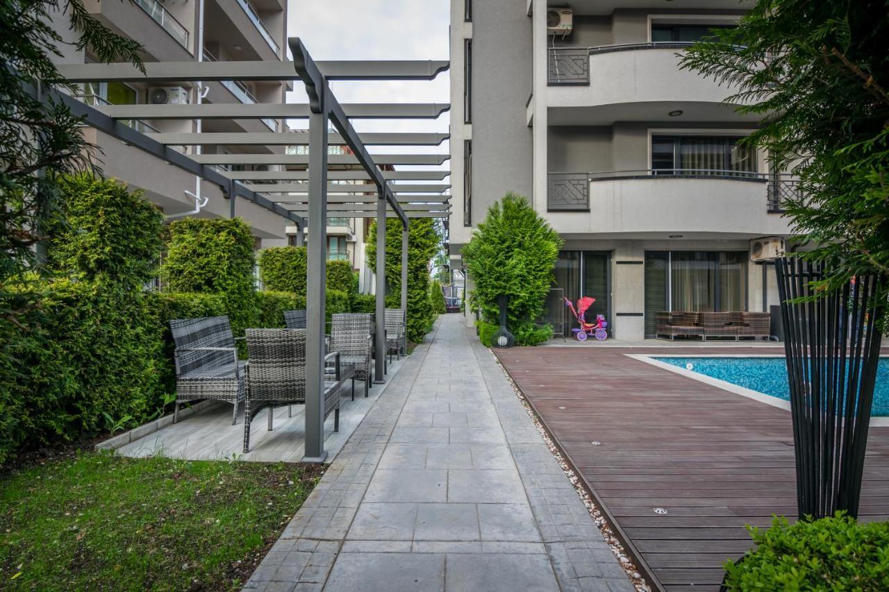 Cozy One-Bedroom Apartment In Night Breeze Burgas Exterior foto